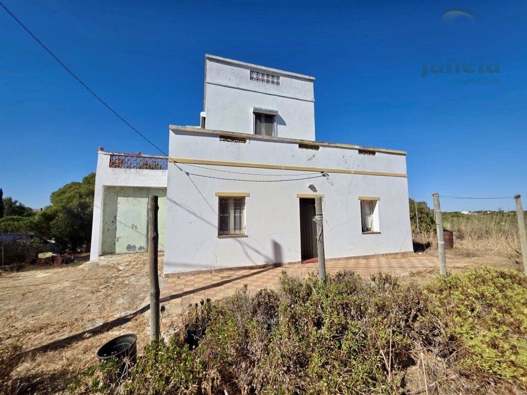 Property photo 1 of 8 2-Bedroom Villa With Views Over The Ria Formosa And Renovation Potential