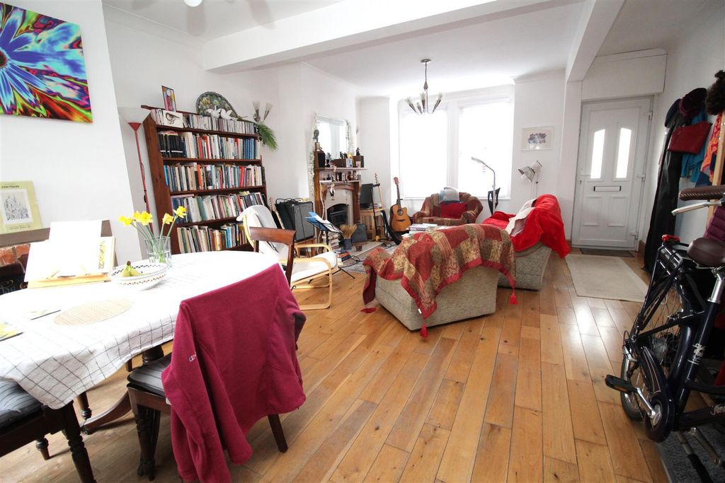 Property photo 2 of 14 Lounge .Jpg