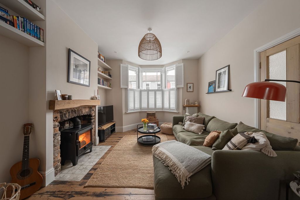 Property photo 2 of 24