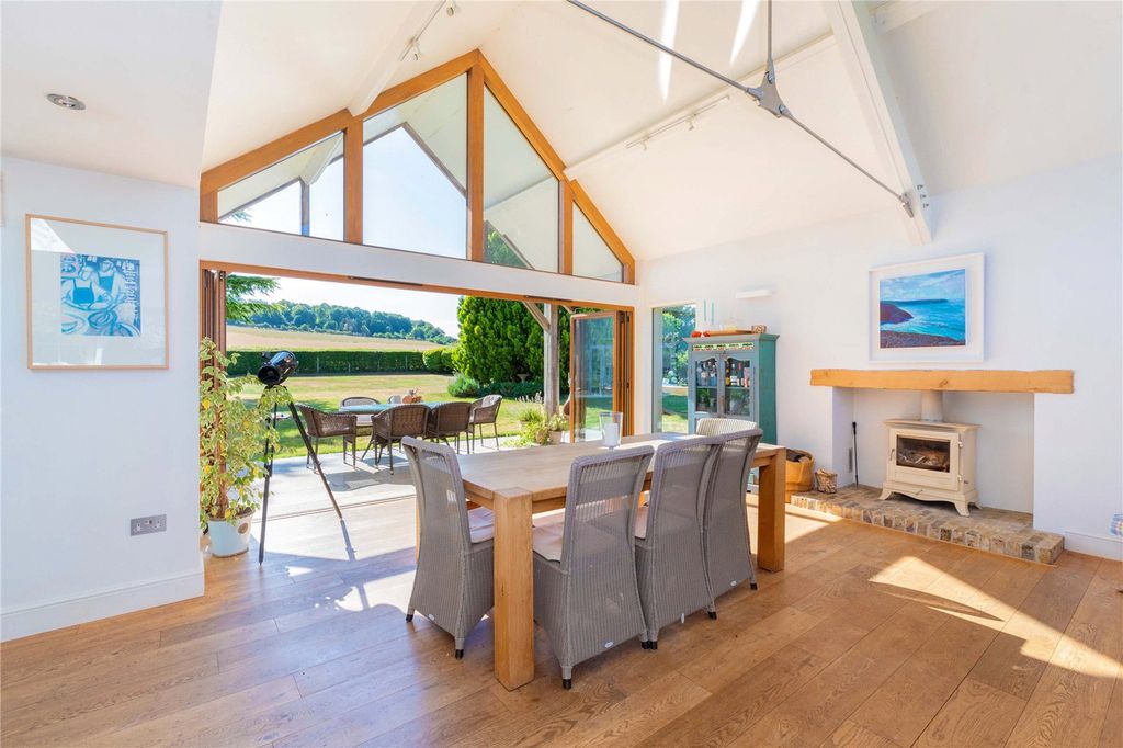 Property photo 2 of 35 Breakfast Room