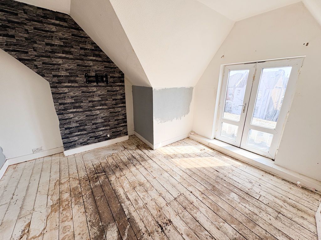 Property photo 2 of 7 Photo 4