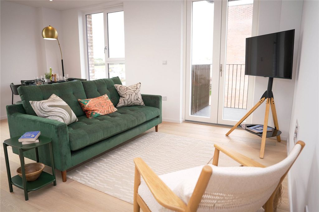 Property photo 3 of 14 Show Home