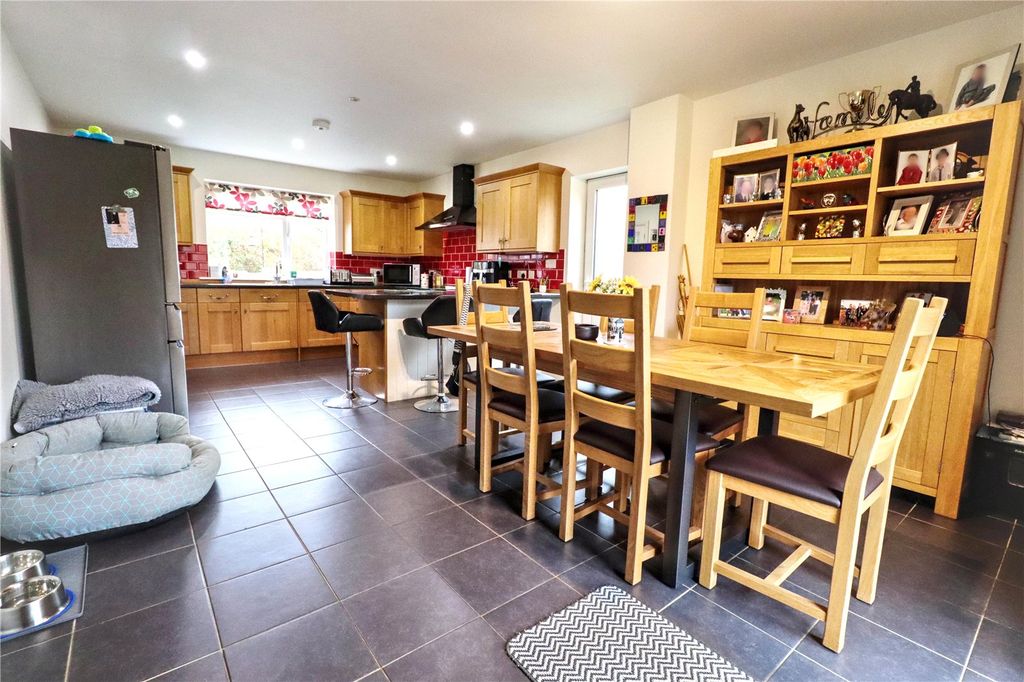 Property photo 2 of 18 Picture No. 21
