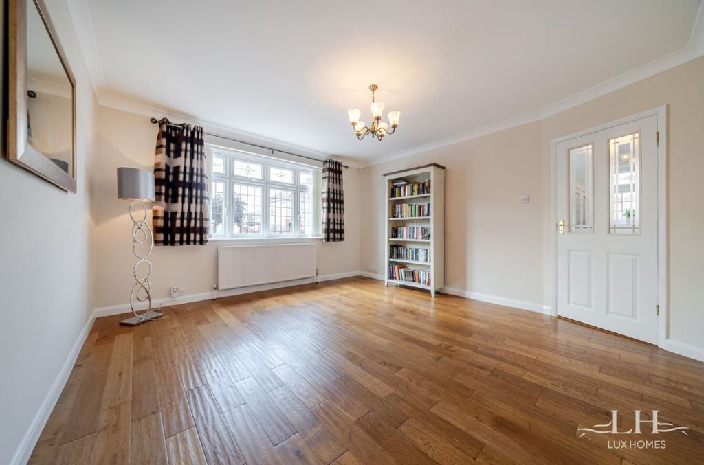 Property photo 2 of 23