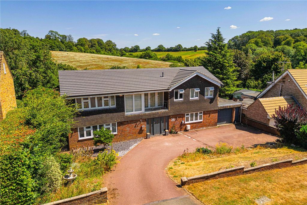 Property photo 1 of 33 Picture No. 12