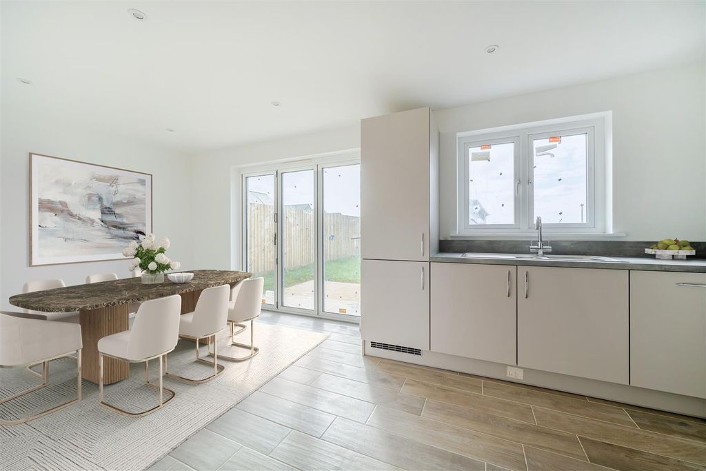 Property photo 3 of 9 Dining Area.Jpg