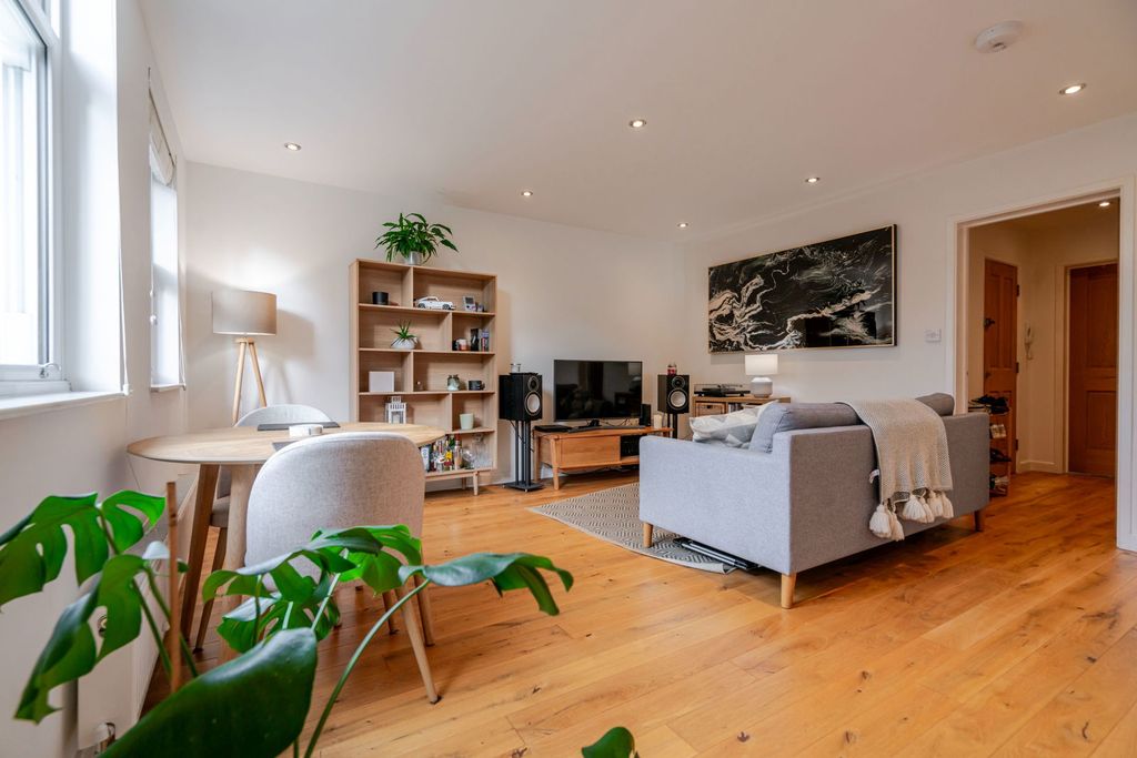 Property photo 3 of 21