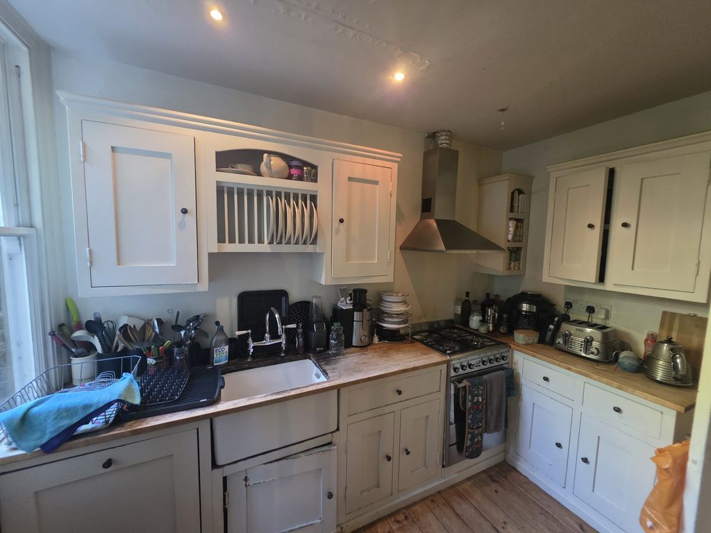 Property photo 2 of 27