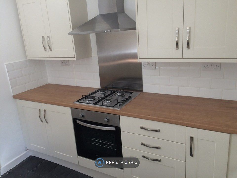 Property photo 1 of 11 Kitchen