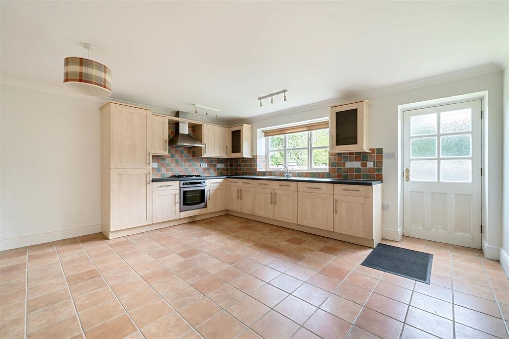 Property photo 2 of 10 Kitchen