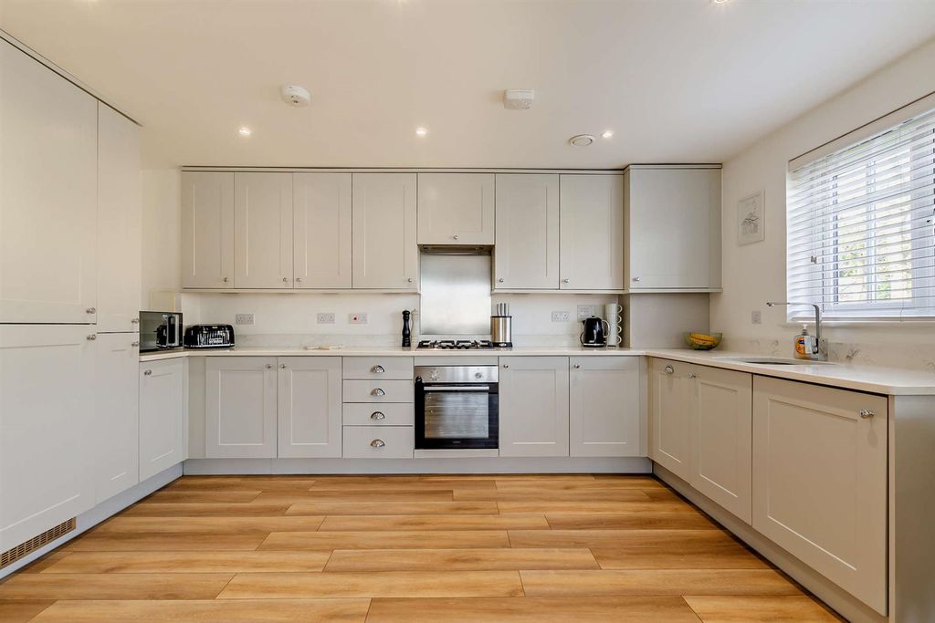 Property photo 3 of 14 Kitchen.Jpg