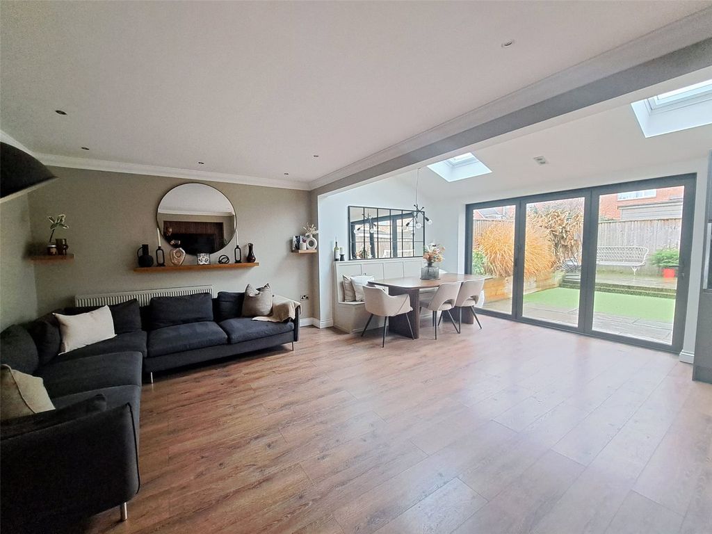 Property photo 2 of 20 Picture No. 28