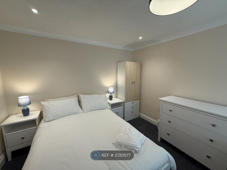 Property photo 2 of 13 Room 1