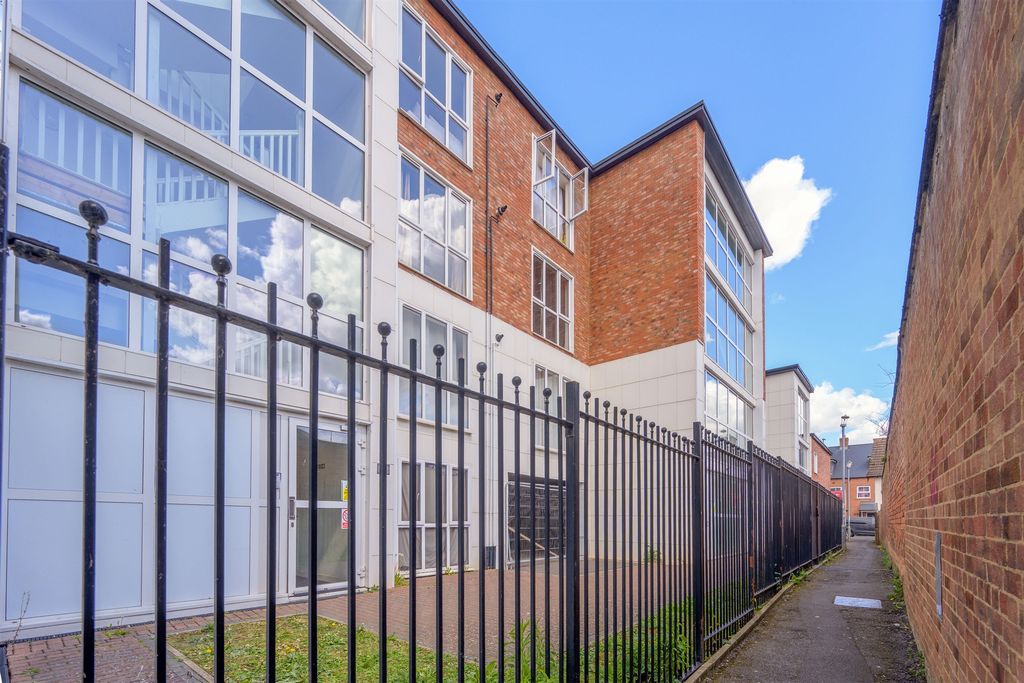 Property photo 2 of 9