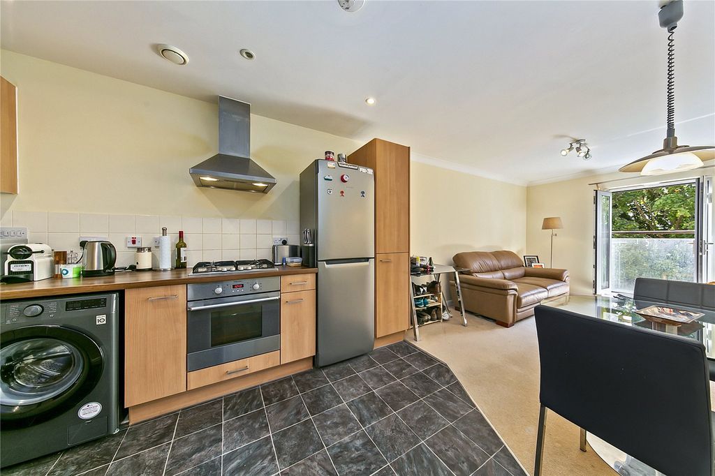 Property photo 3 of 8 Picture No. 32