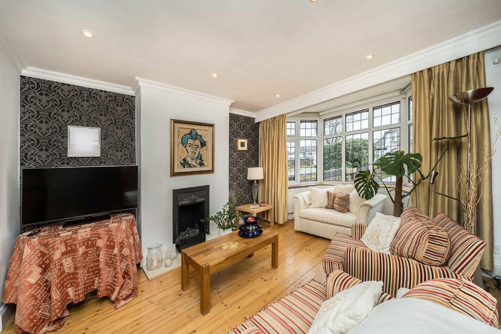 Property photo 2 of 8