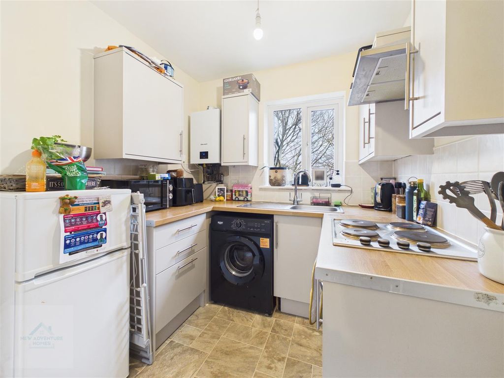 Property photo 2 of 9 Kitchen