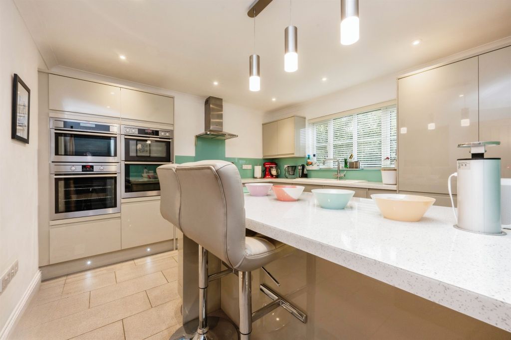 Property photo 2 of 16 Kitchen