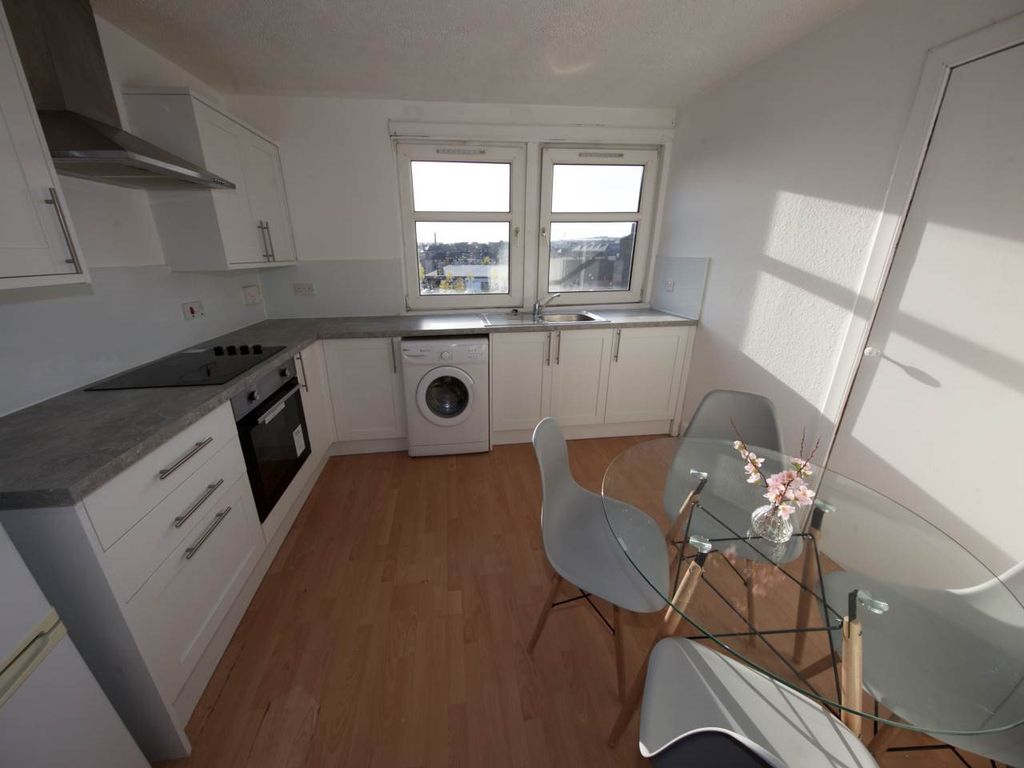 Property photo 1 of 8 118 - Kitchen