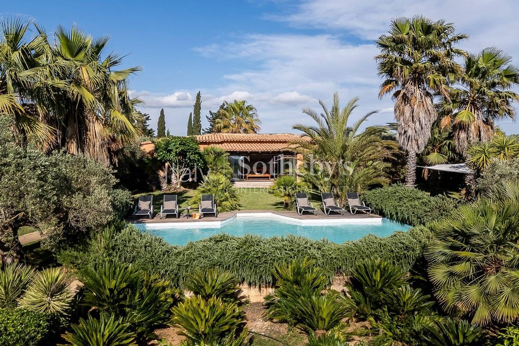 Property photo 2 of 32