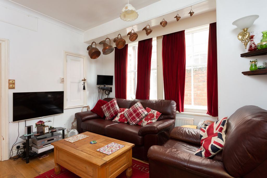 Property photo 3 of 7 Living Room