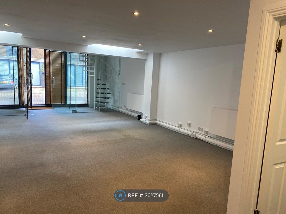 Property photo 3 of 16 Large Shared Living Area