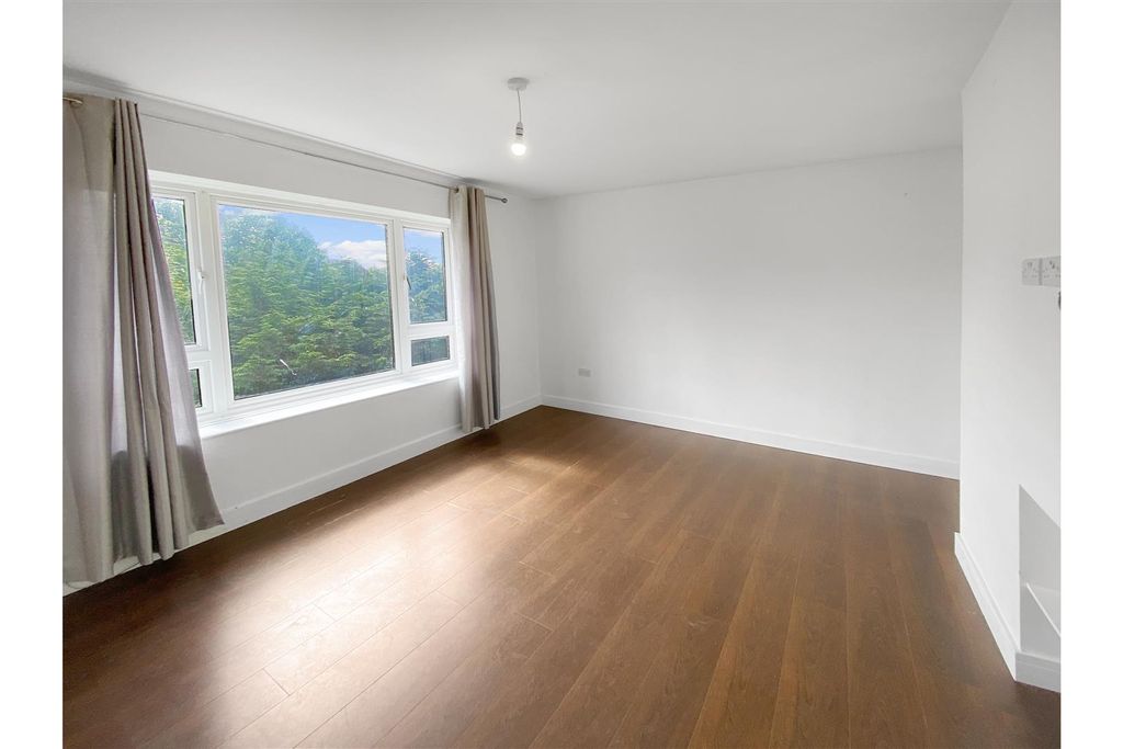 Property photo 2 of 8 Reception