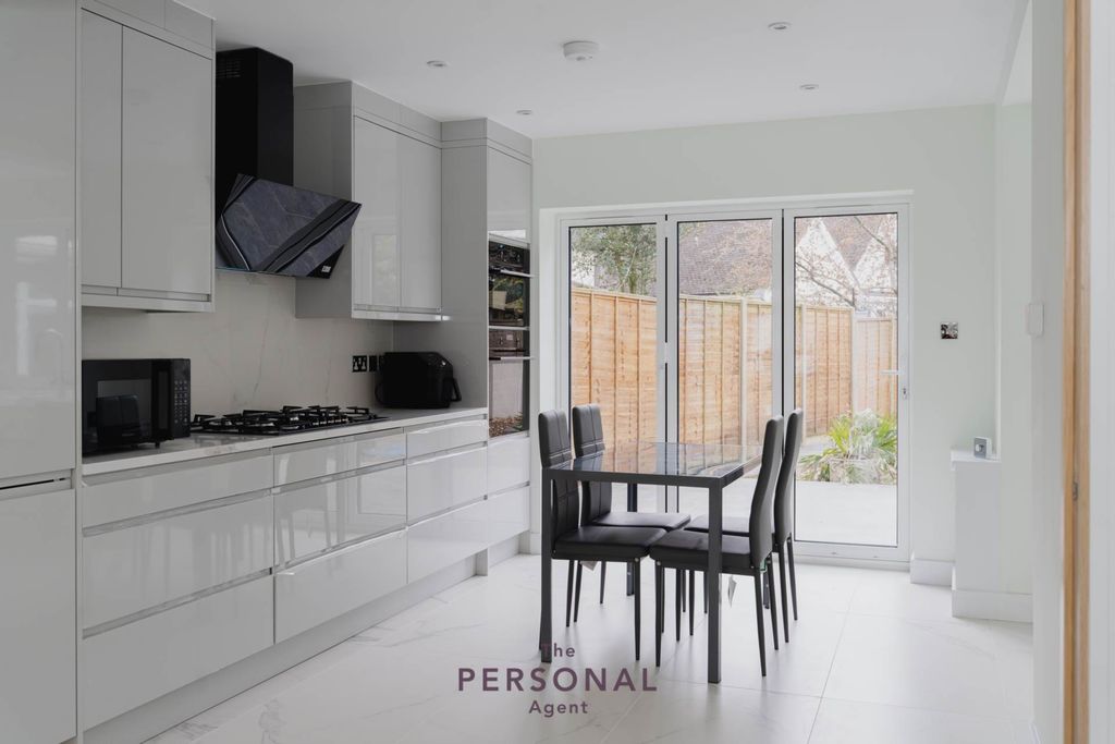 Property photo 3 of 21