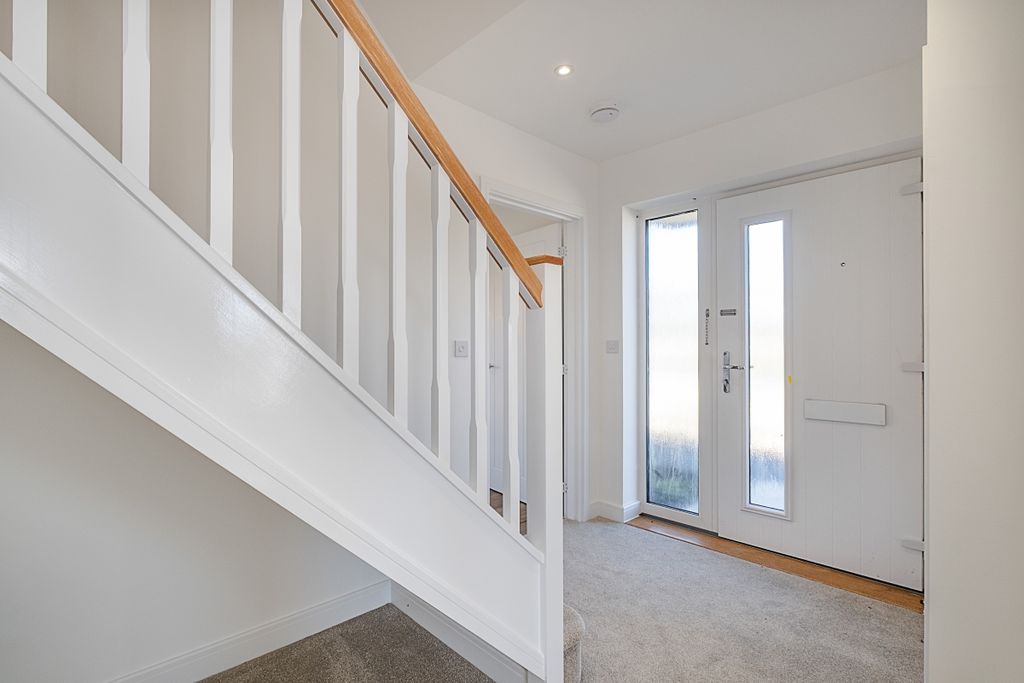 Property photo 2 of 17 Entrance