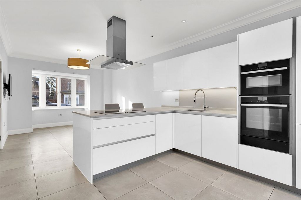 Property photo 2 of 21 Kitchen Dining Area