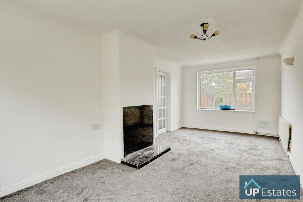 Property photo 3 of 11 Living Room