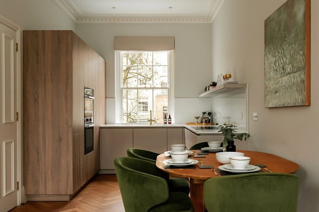 Property photo 3 of 10 Kitchen