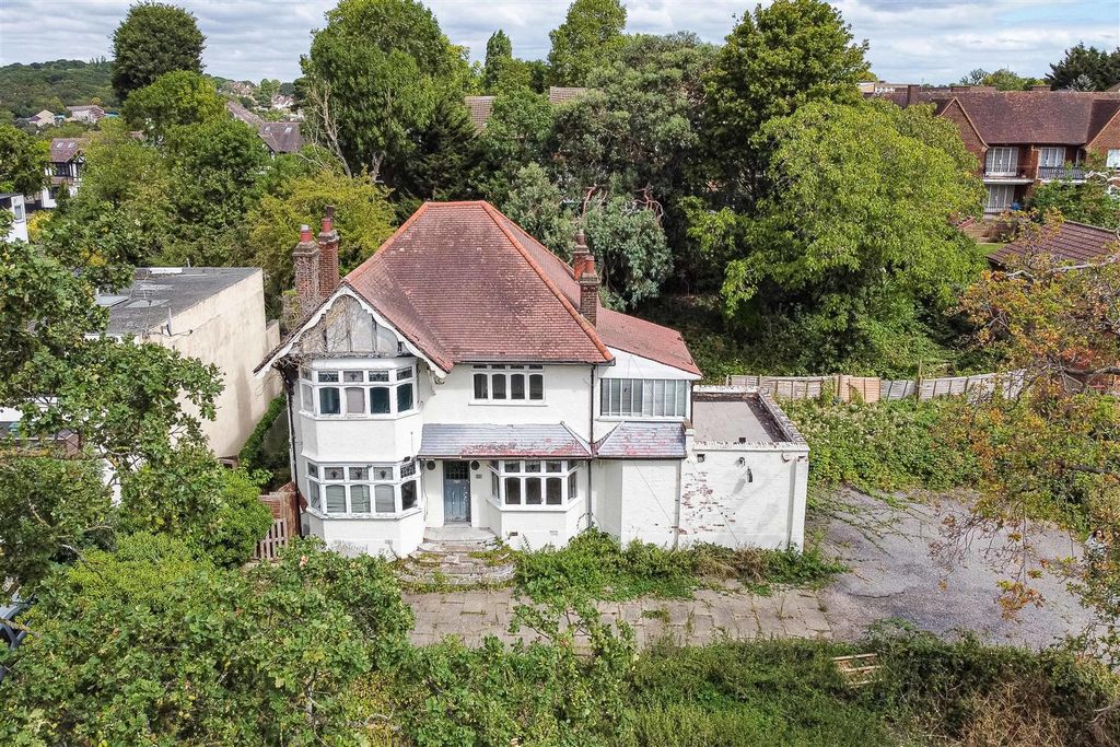 Property photo 2 of 43 Second Image