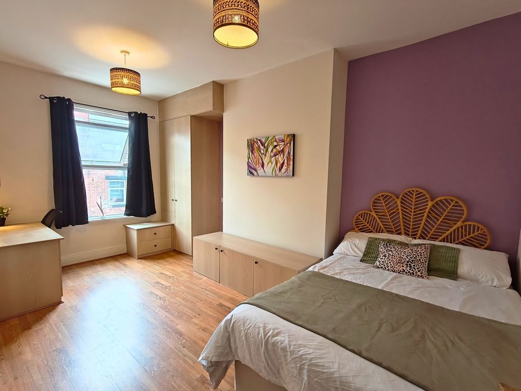 Property photo 1 of 32 Bright, Well-Presented Bedroom With Warm Wood Floo...