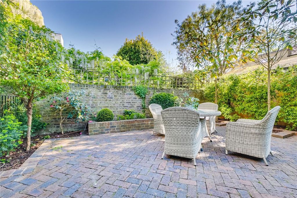 Property photo 2 of 6