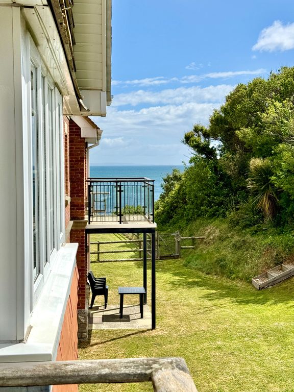 Property photo 2 of 18 Sea View