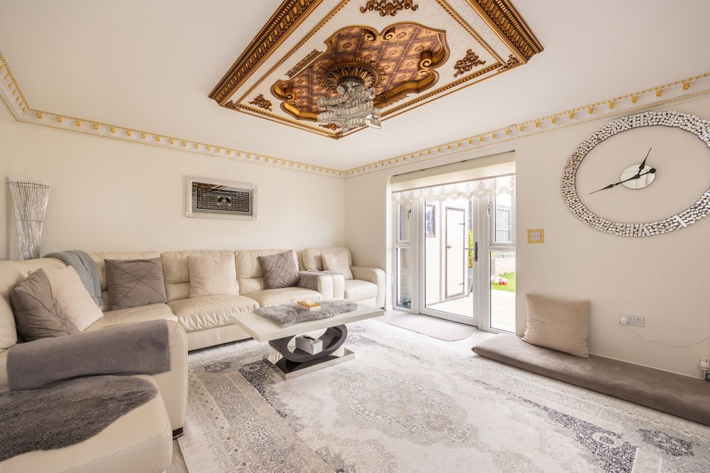 Property photo 2 of 18 Property Image 2