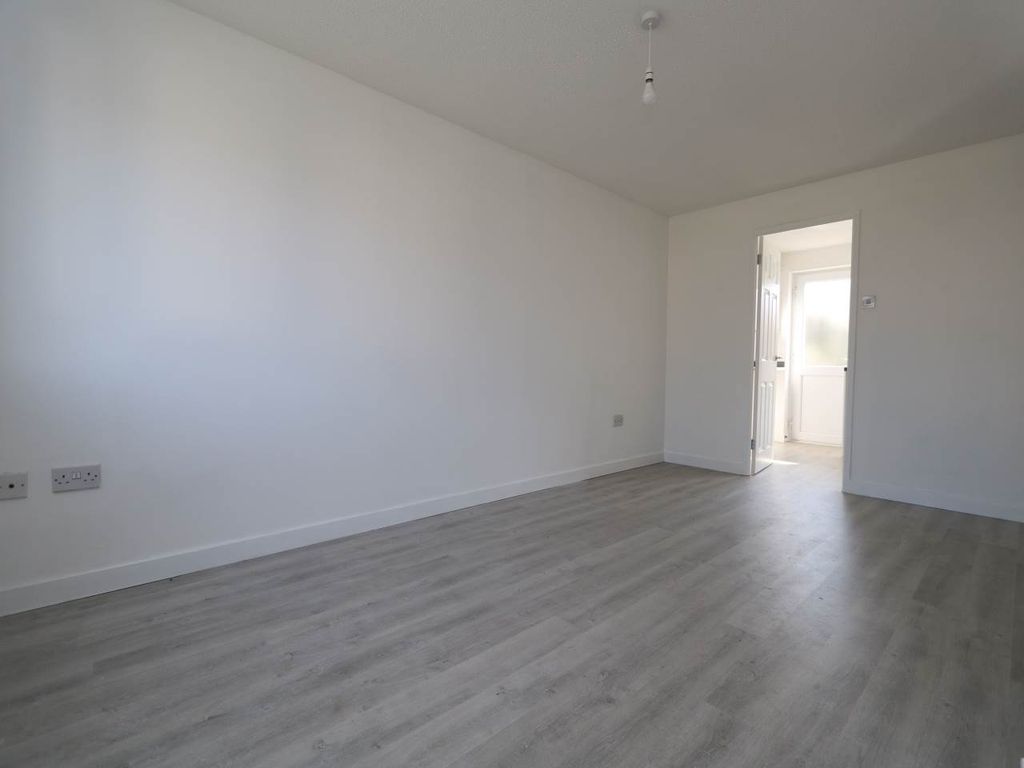 Property photo 3 of 9 Sitting Room Pic2