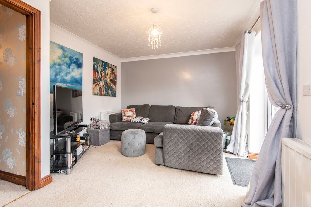 Property photo 2 of 11