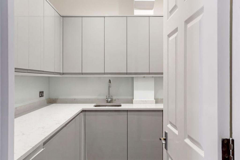 Property photo 2 of 14 10