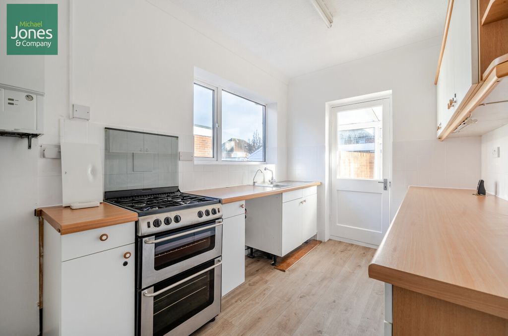 Property photo 2 of 10 Kitchen