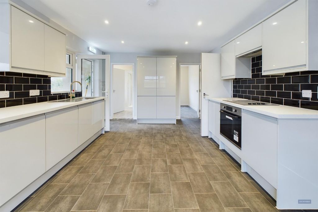 Property photo 3 of 23 Cam01745G0-Pr0054-Still038.Jpg