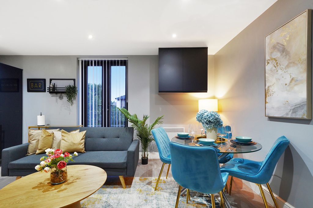 Property photo 2 of 28