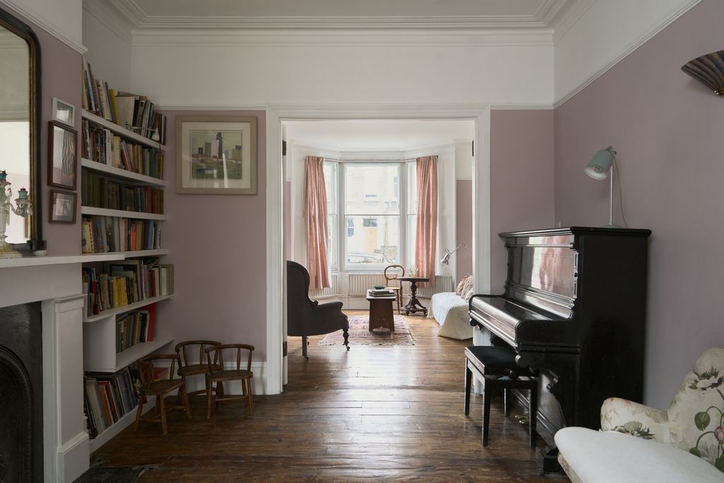 Property photo 2 of 40