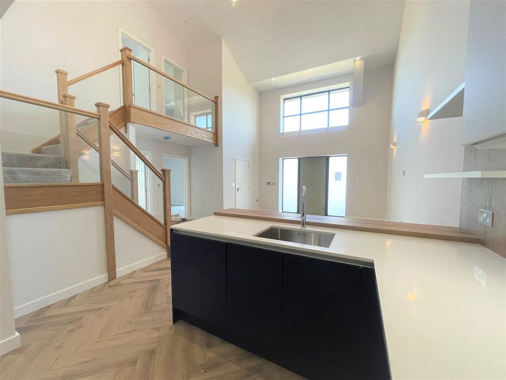 Property photo 2 of 23