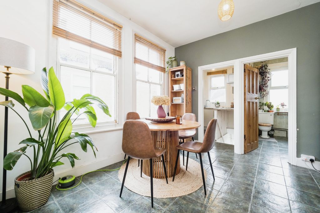 Property photo 3 of 17 Photography