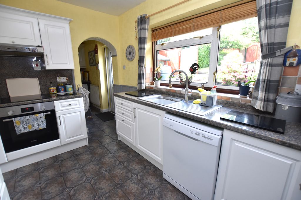 Property photo 3 of 29 Kitchen3