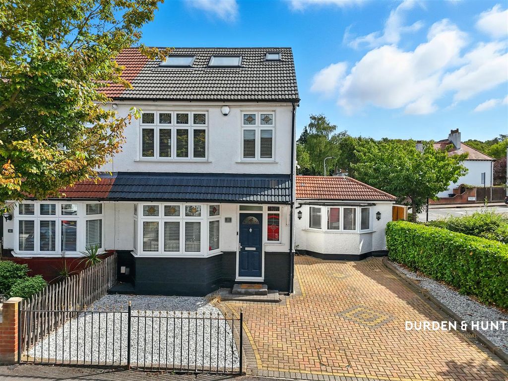 Property photo 1 of 30 Roding Avenue