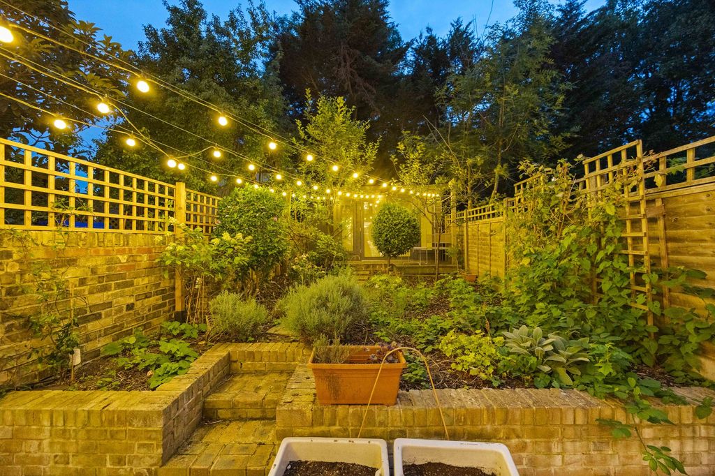 Property photo 3 of 48