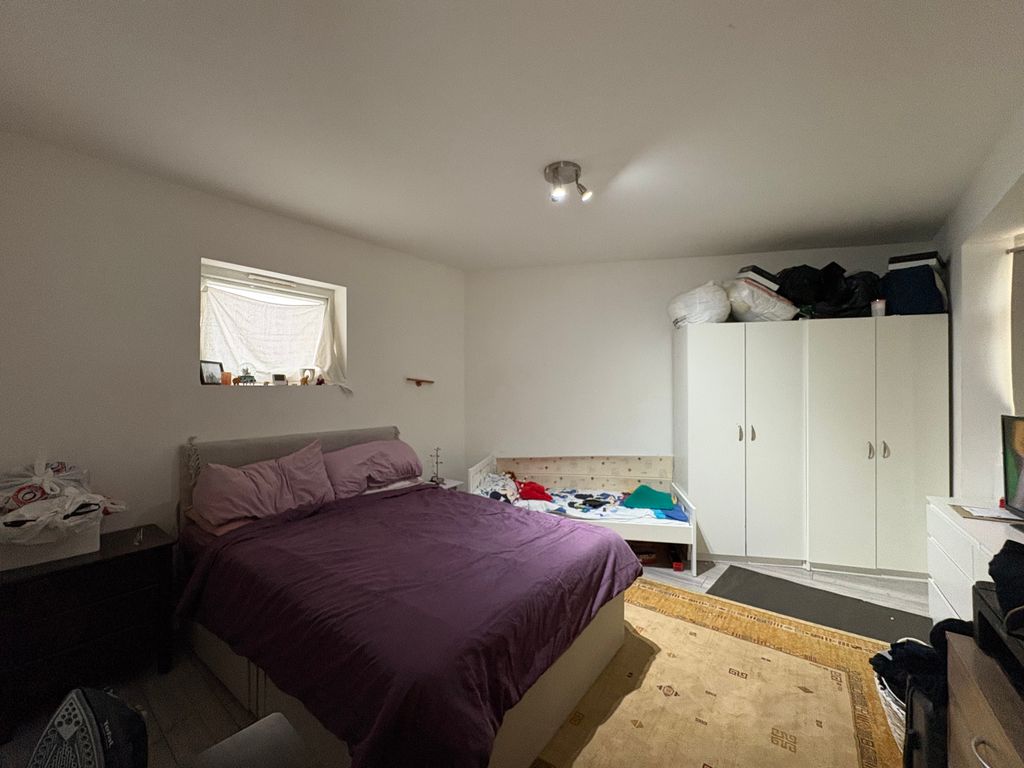 Property photo 3 of 8 Gallery